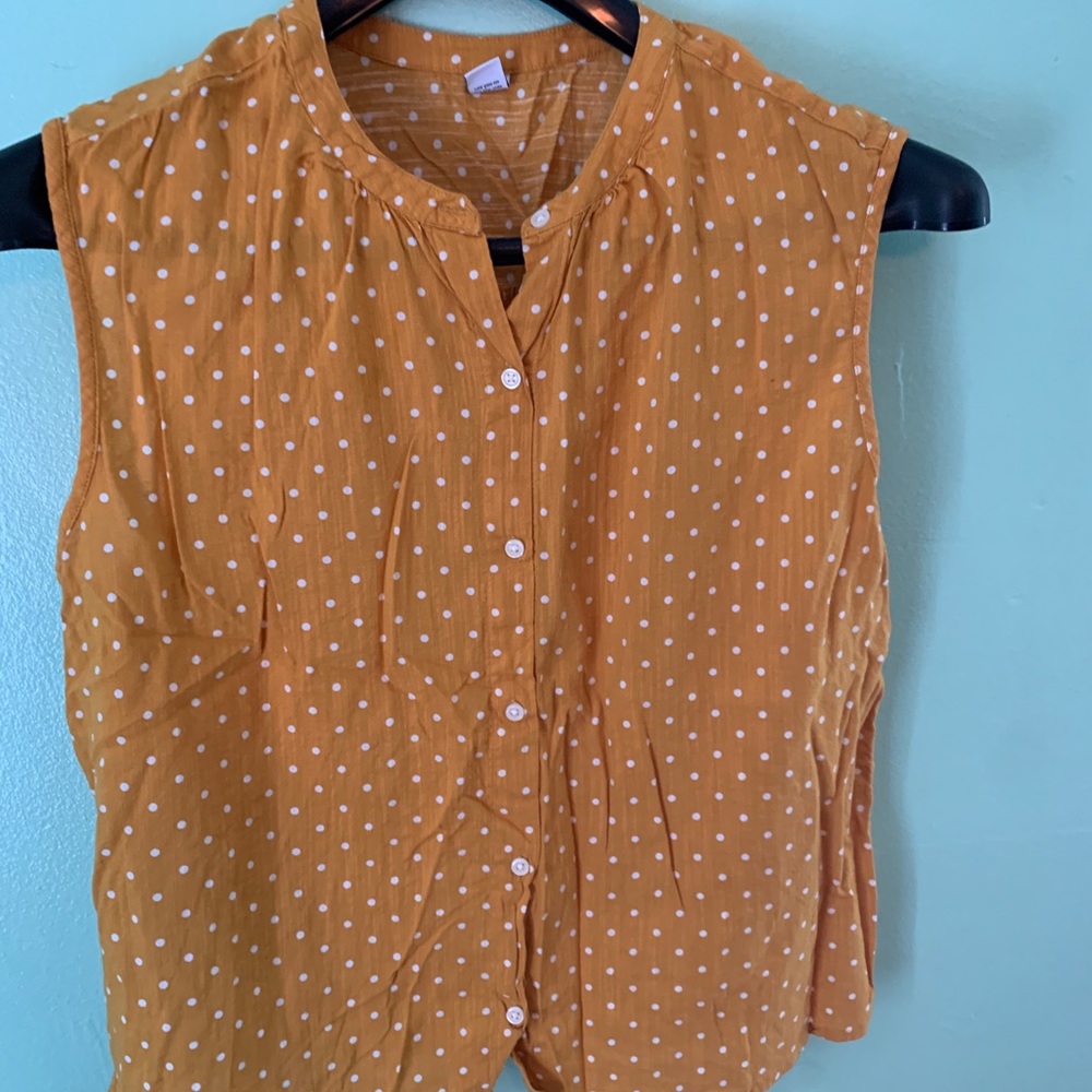 Old navy sleeveless button up shirt